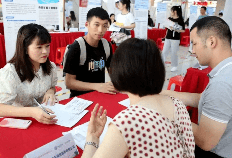 “挂4科太少没法延毕！”大学刮起一股延毕风，不以为耻反以为荣_考公_工作_毕业