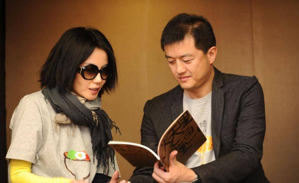 "天后高手"李亚鹏,今50岁再牵手小19岁模特_柯蓝_瞿颖_女友