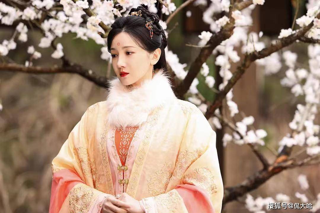 《卿卿日常》:不要拿郝葭与李薇,元英比,她的结局早已注定_赵芳如