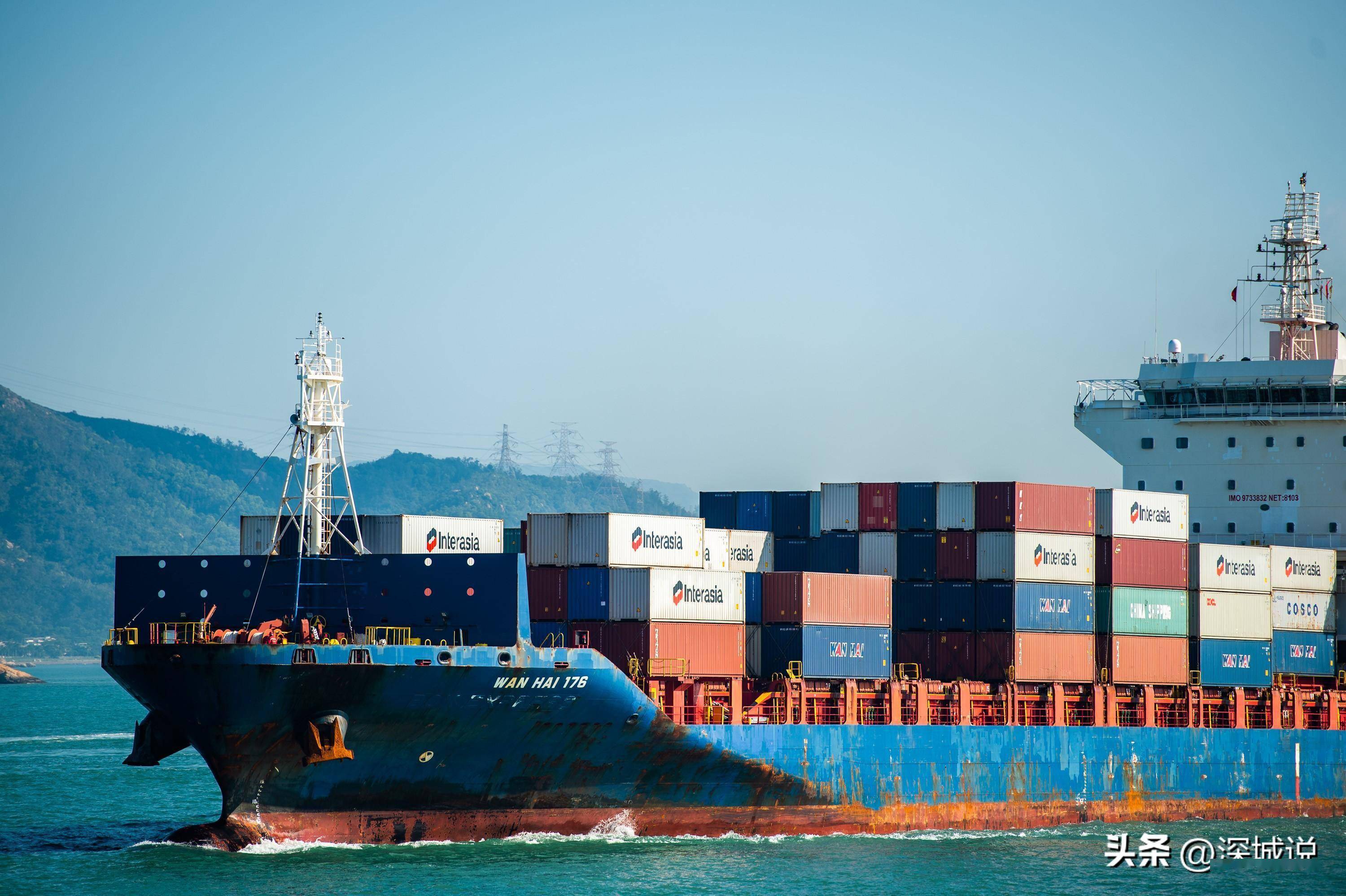 海上看深圳西部港区:大型集装箱货轮进出繁忙