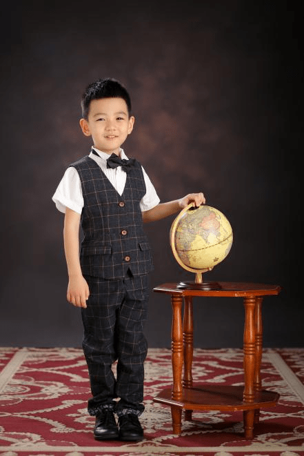 政府机关第三幼儿园大b班王虹博同学表示:"大家好