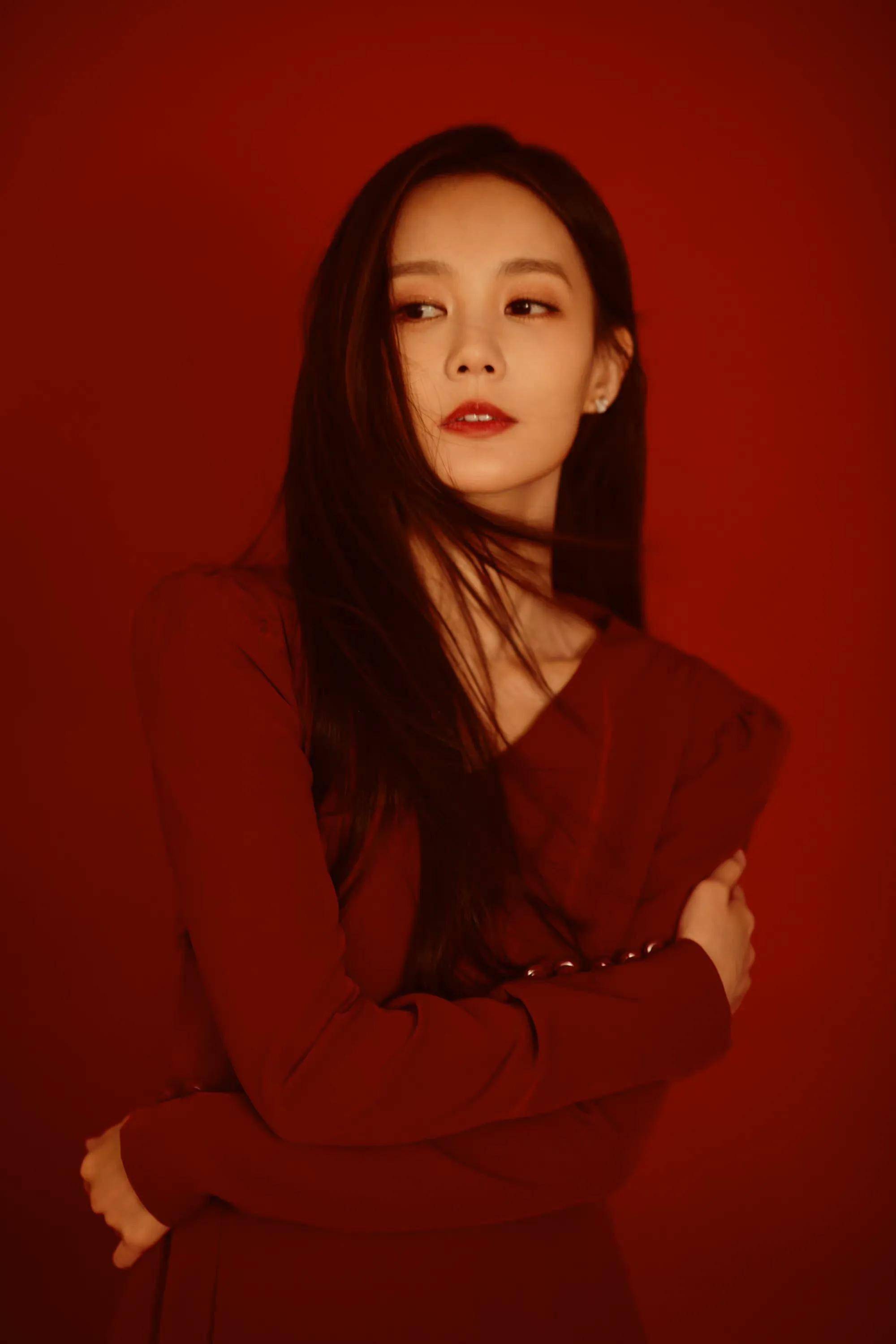 山东女星李一桐写真:秀美俏丽,五官精致