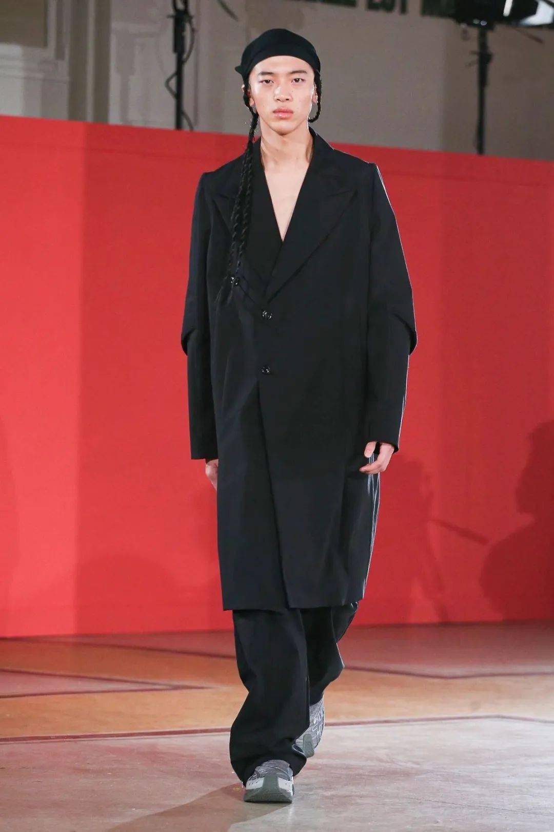 圣马丁新锐设计师kiko kostadinov挑战你对工装的想象_设计界_风格