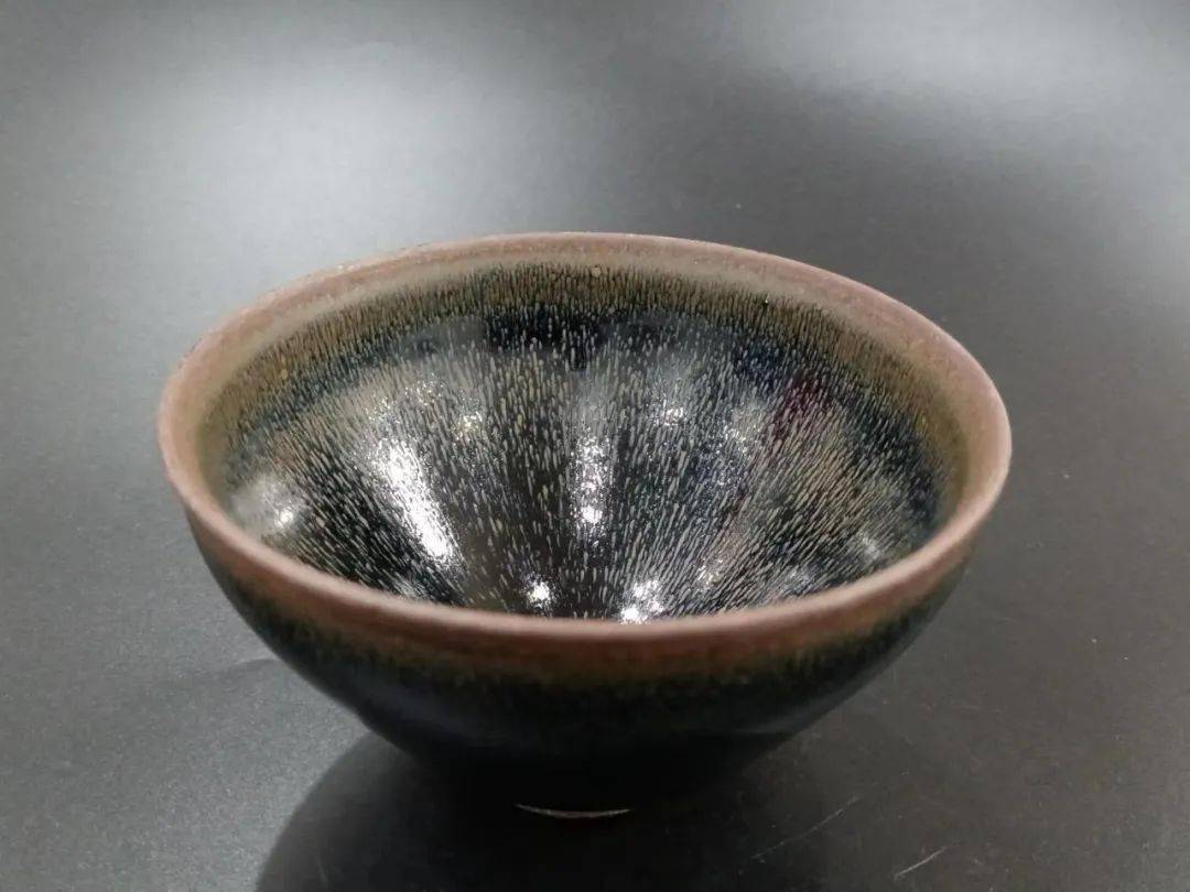 罕见:黑色建窑里一只珍贵的白兔毫盏_鹧鸪_全品_cm