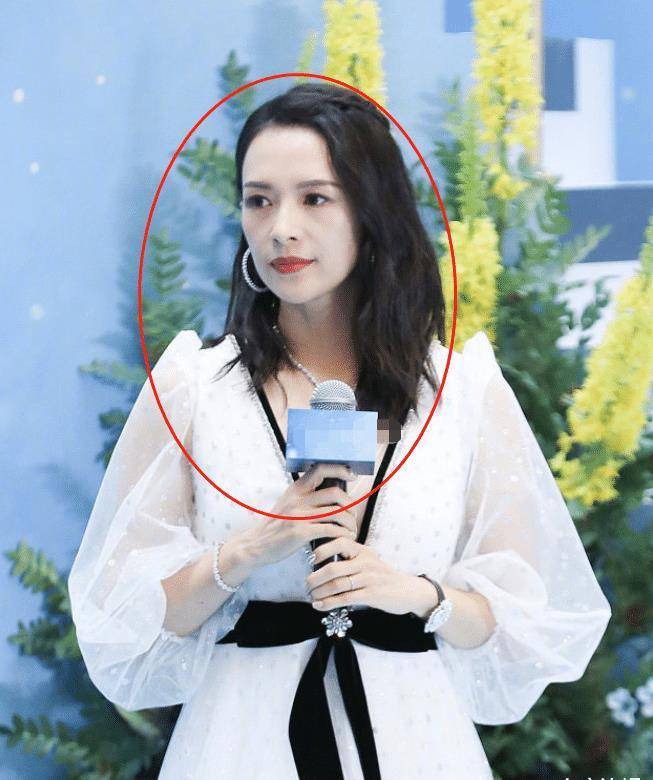 章子怡商场活动照流出,身穿白裙气质优雅,41岁状态很真实_时候_近况