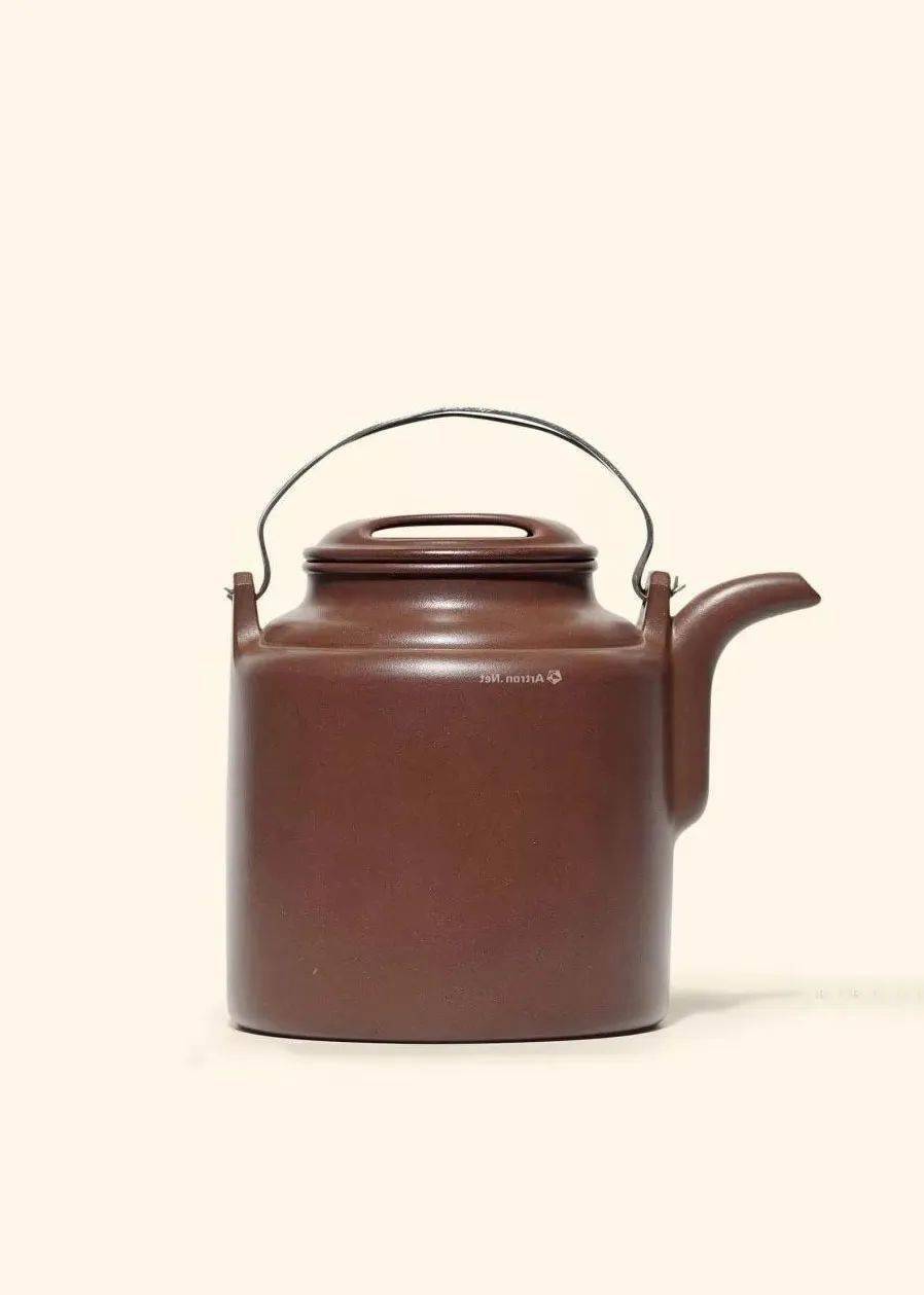 顾景舟制 牛盖洋桶壶成交价:rmb 2,760,000 元其二是东洋外销说清末