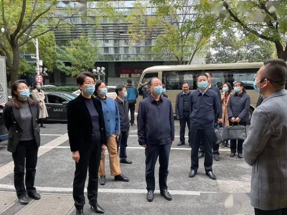 南京市常务副市长霍慧萍,市政府副秘书长王国夫,陈友明等领导陪同.