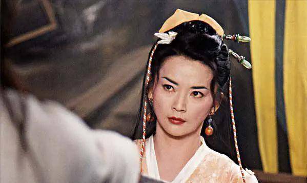 可以说红透了整个东南亚,胡慧中也成为了内地人最喜欢的香港女打星.