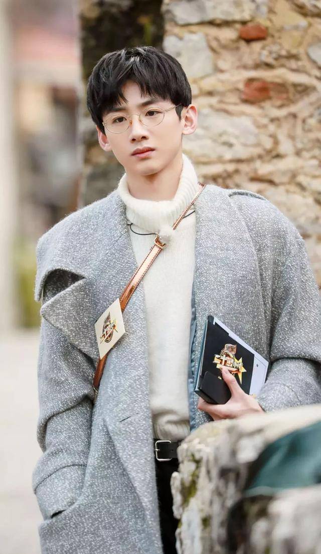 穿衣显瘦,脱衣有肉的白敬亭,腰围竟然只有59!_陆之昂_颜末_嘉宾