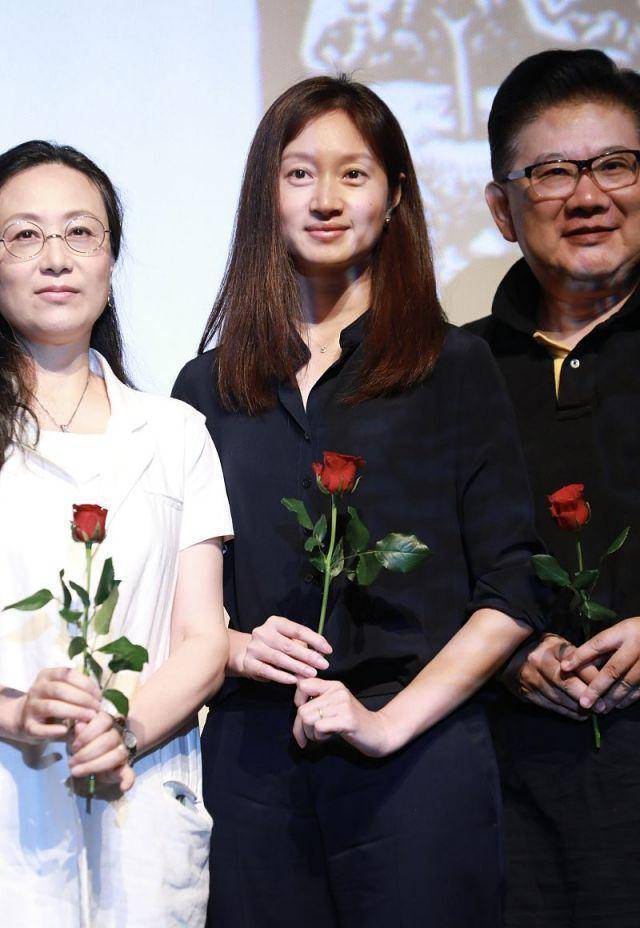 离异马伊琍,沈佳妮同框比美,出现意外对比,网友:命运在这摆着_影响