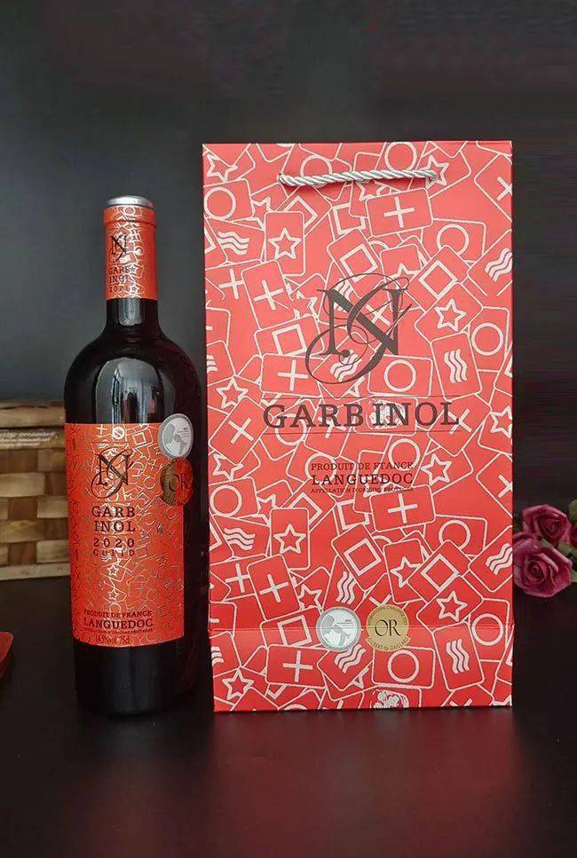 chateau la robine酒庄位于罗纳河谷的saint-paul-trois-chateaux