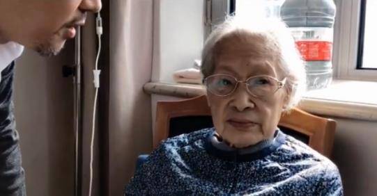 原创98岁秦怡近况曝光,身患重病靠输液维生,晚年丧夫丧子一生坎坷