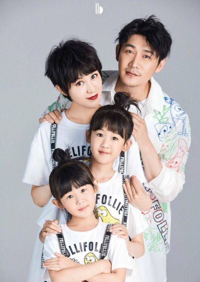 一家三口大长腿格外抢镜,八字腿生无可恋_鲍蕾_小叶子_爸爸