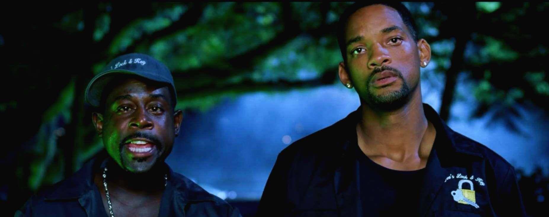 次年便在威尔·斯密斯主演的《绝地战警2》露脸出演.