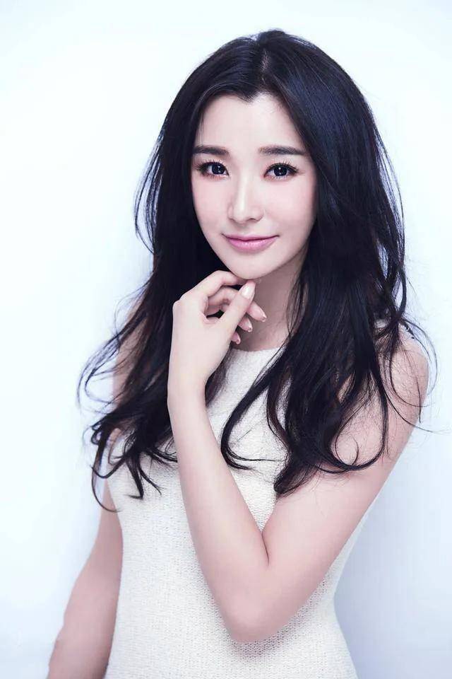 冯婧(曾是新思路模特大赛冠军)第一任:汪小菲爱情一览表(看起来差别是