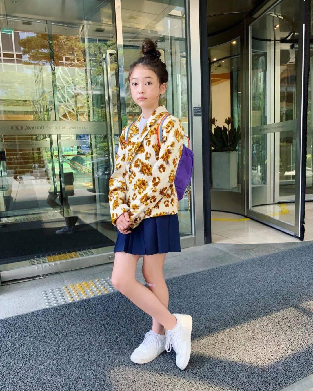 ella小小年纪就已经拥有了不少国际模特儿的经验,在童模界早已展露