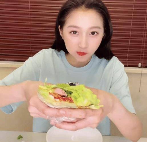 关晓彤晒减肥餐,一周7天不重样,难怪又瘦又美_体重_蔬菜_营养