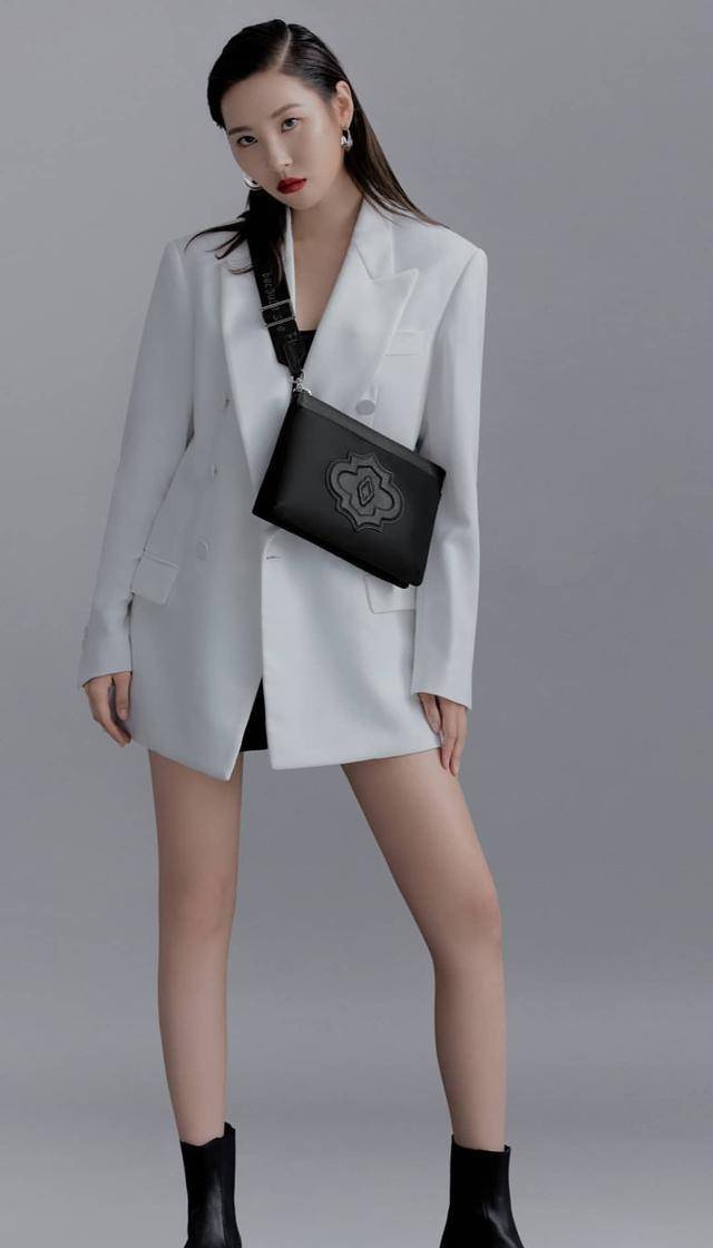 南韩腿精李宣美潮流ins风时尚,逆天美腿教你最显腿长的穿搭法则_黑色