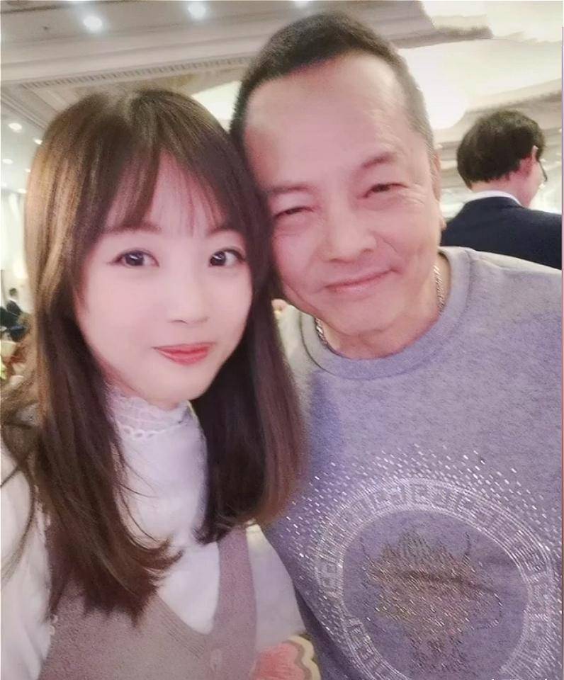 崩牙驹女儿开通社交账号,这长相,一看就是干大事的人_尹倩仪_澳门