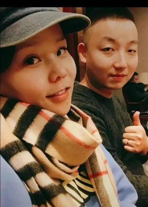 半百的许敏夫妇,攀登三千多阶梯,虽然有点累但很快乐_生活_一家_郭威