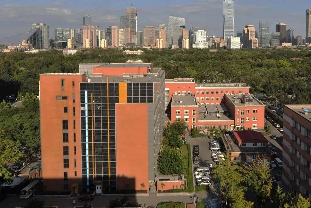 药学研究的综合性研究机构,设有研究所,附属医院,制剂室和首儿药厂