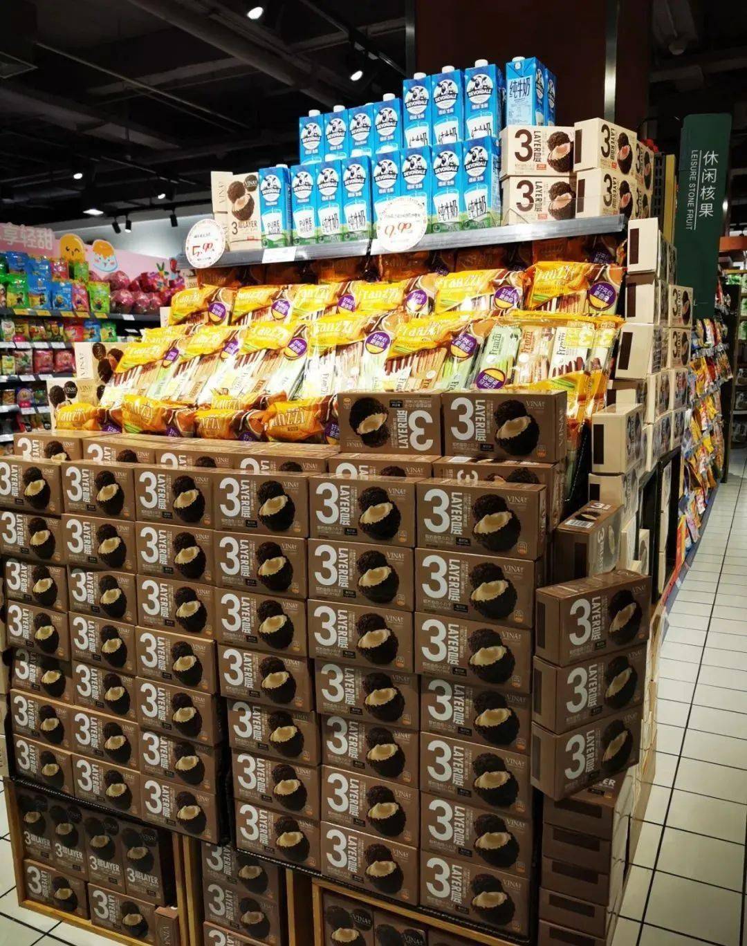 陈列赏析丨胖东来端头商品美陈欣赏(方便食品,酒水,食品)