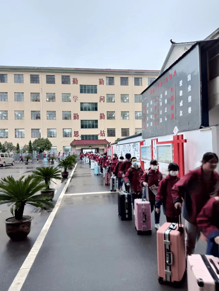 定远县启明中学第八年级开展户外综合研学实践活动