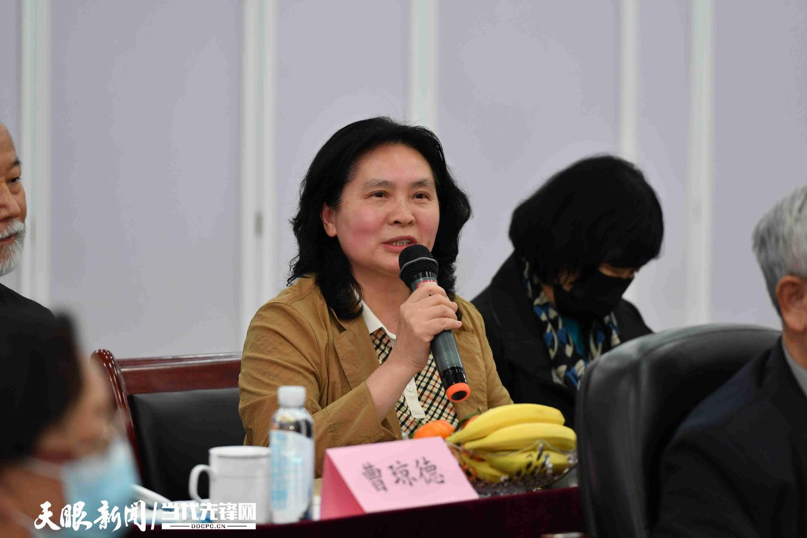 唐亚平作交流发言刘晓桥作交流发言贵州日报报刊社社长