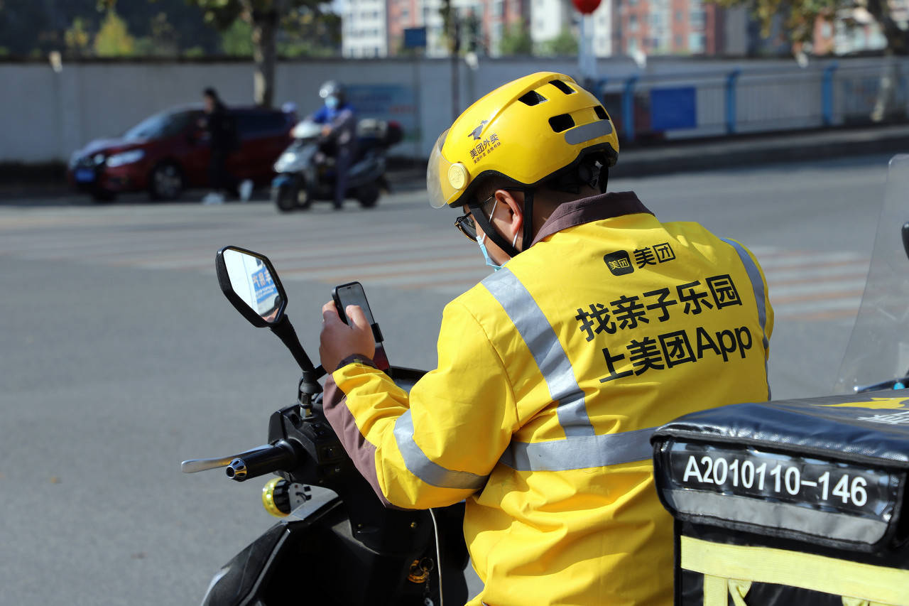 美团靠什么盈利？相当一部分来自于对商户和骑手