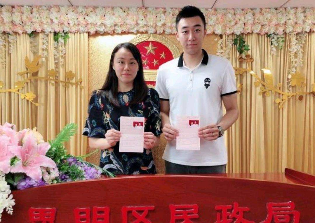 女羽冠军被闺蜜挖墙脚后嫁师弟,36岁活出精彩_赵芸蕾_张楠_中国羽毛