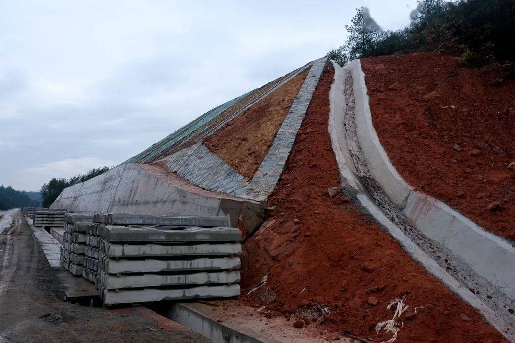 7,宋家台隧道:洞口建设进行中.6,岩屋冲隧道:洞口建设进行中.