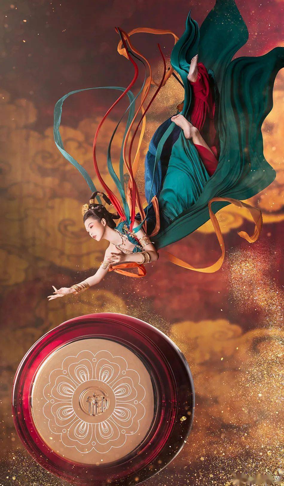 于飘渺仙乐中,飞天而降,霓裳舞衣…她的其他敦煌造型,一组比一组惊艳