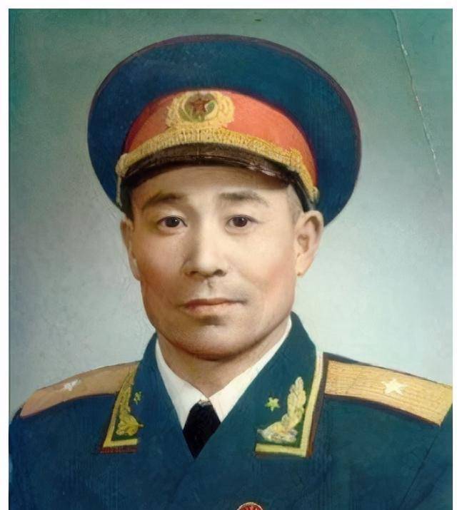 1955年授衔,我军最年轻的上将、中将、少将分别是谁_萧华_总政治部_山东