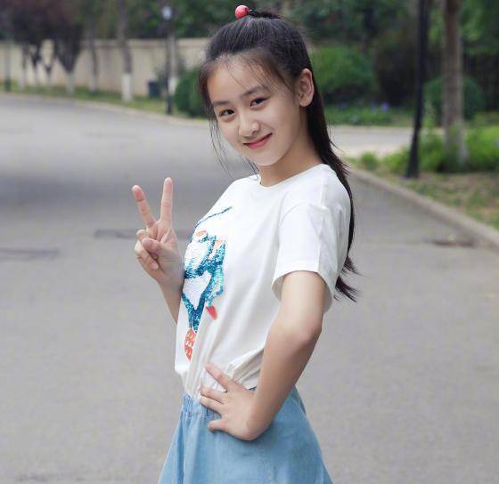 森碟近照,身高近1米7扎双马尾尽显违和感,网友:像田亮戴了假发_运动