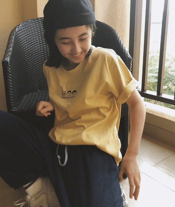 张子枫全身"伪装"仍被认出!