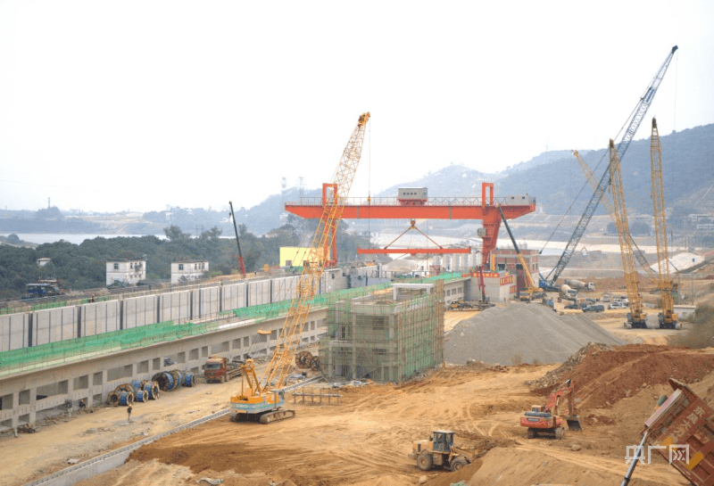 南宁强力推动“交通网”建设 近三年投资超1240亿元_方面_通道_陆海新