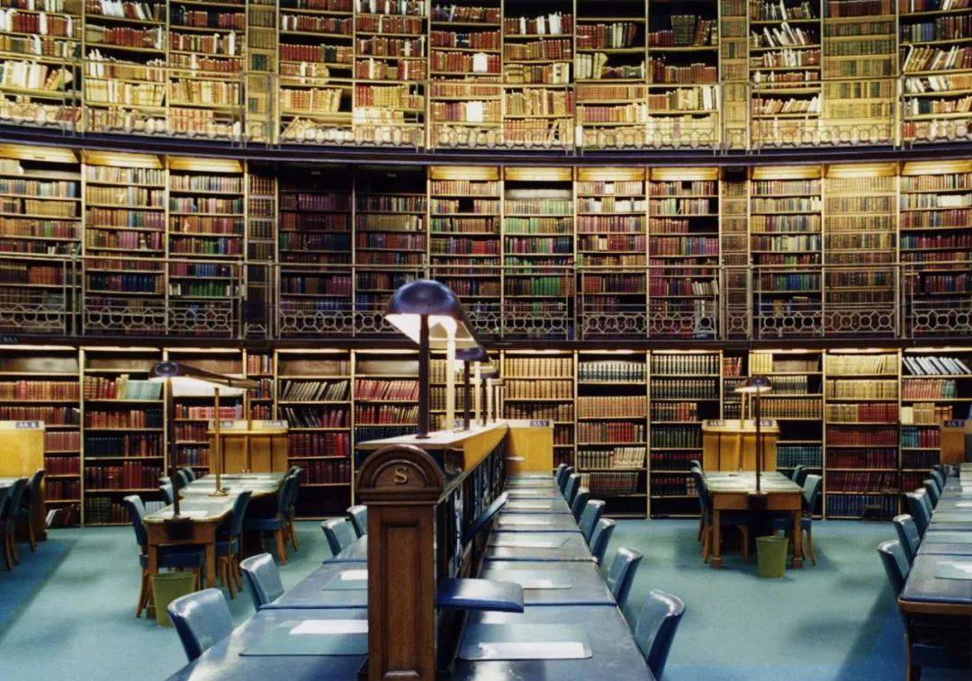 大英图书馆世界上最大的学术图书馆之一,拥有超过1.5亿本藏书.