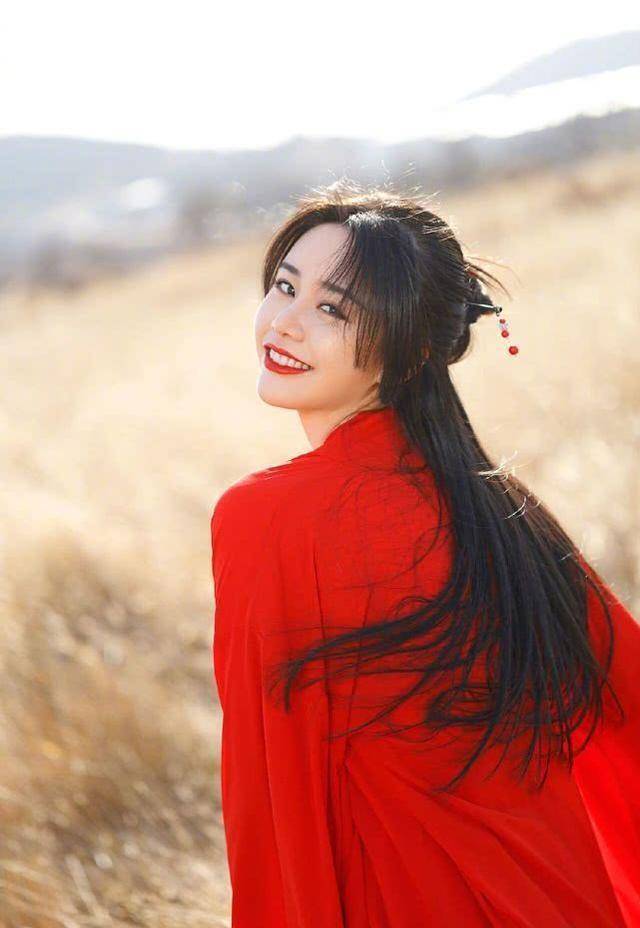 近些年荧屏上出现的红衣古装美女个个都惊艳,新版周芷若妖娆妩媚_时尚