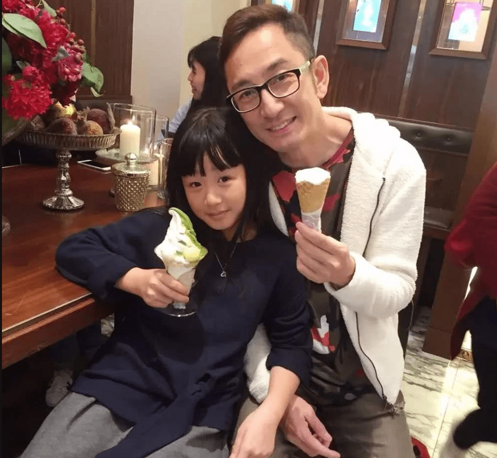 与小21岁前妻分手后成为好友,吴启华多次恋爱被称女神收割机