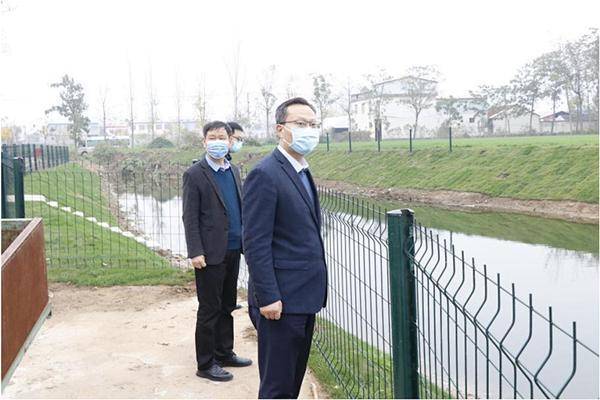 11月23日下午,区委副书记,区长李占宾带队督导检查环境保护,高速取土