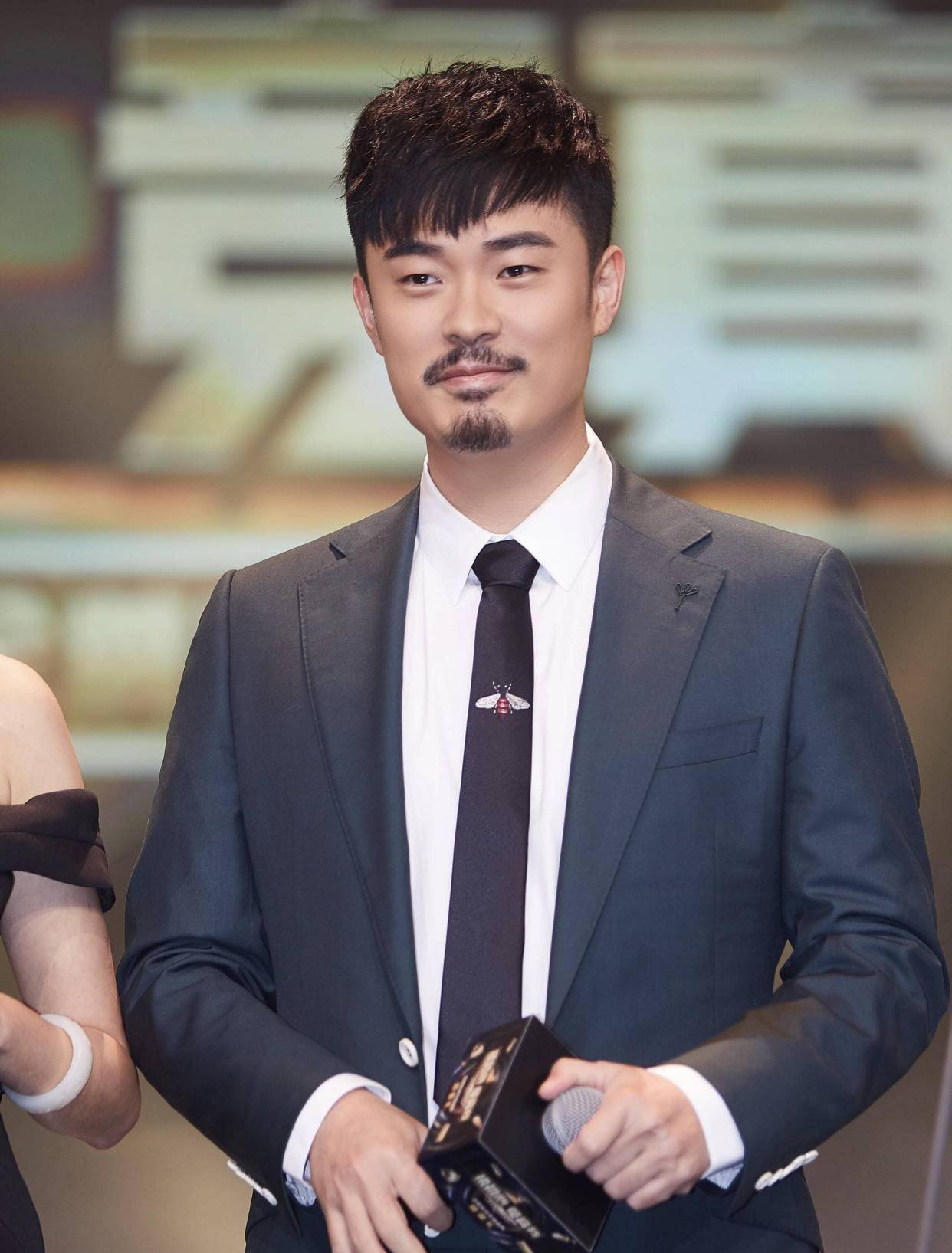 谁是陈赫的老爸啊,陈赫的事业为何顺风顺水_陈道明_陈凯歌_的发展