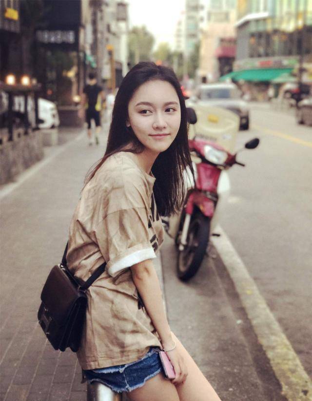 孙骁骁借着和李响的恋情红了一次,但在一年后,两人就宣布分手了.