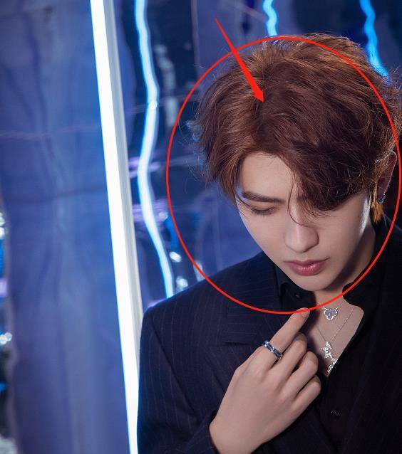 蔡徐坤生图会发光?