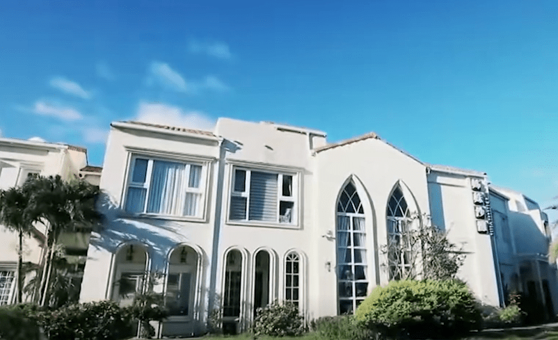 林志颖住宅:客厅放赛车把我愣住了,屋内家具令人大跌眼镜_豪宅_炒股