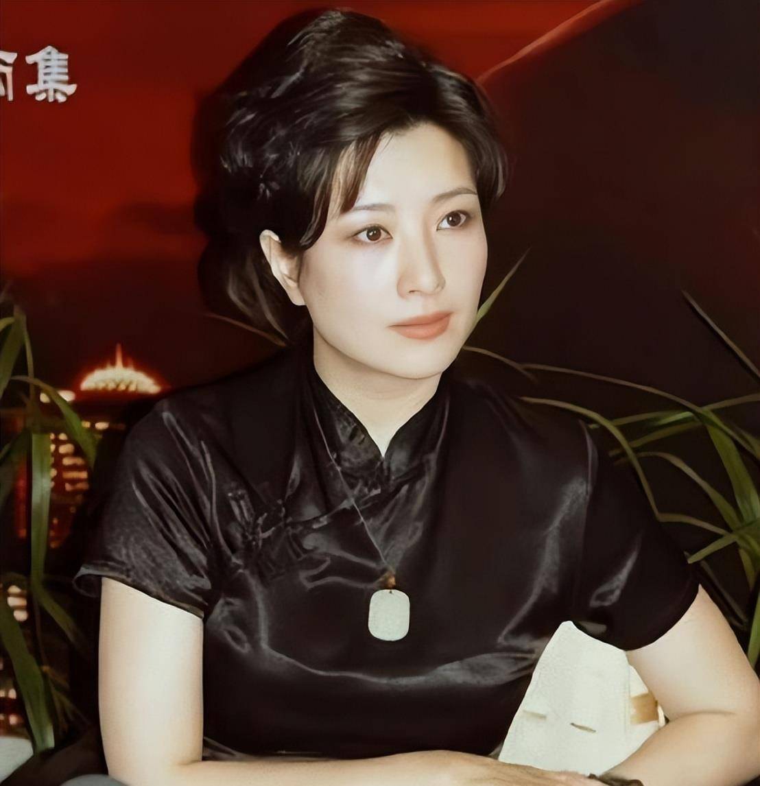 著名演员王静:低调演戏35年,一人撑起母亲晚年,59岁婚姻成谜_斯琴高娃