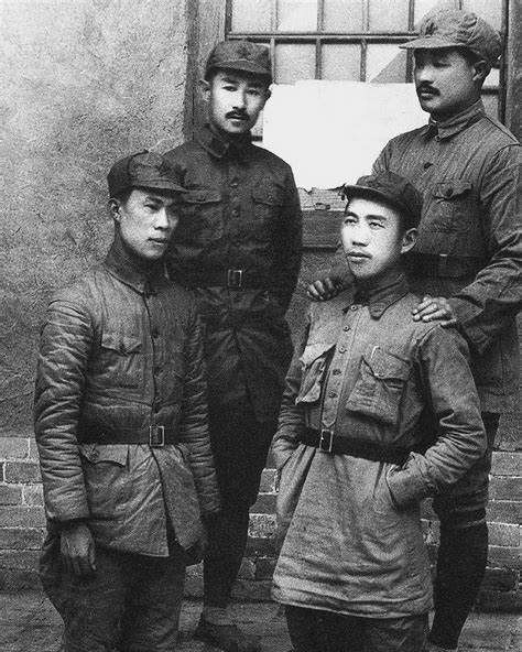 周士第半夜上厕所,发现远处一道亮光,立马下令撤退,全员获救-搜狐大视野-搜狐新闻