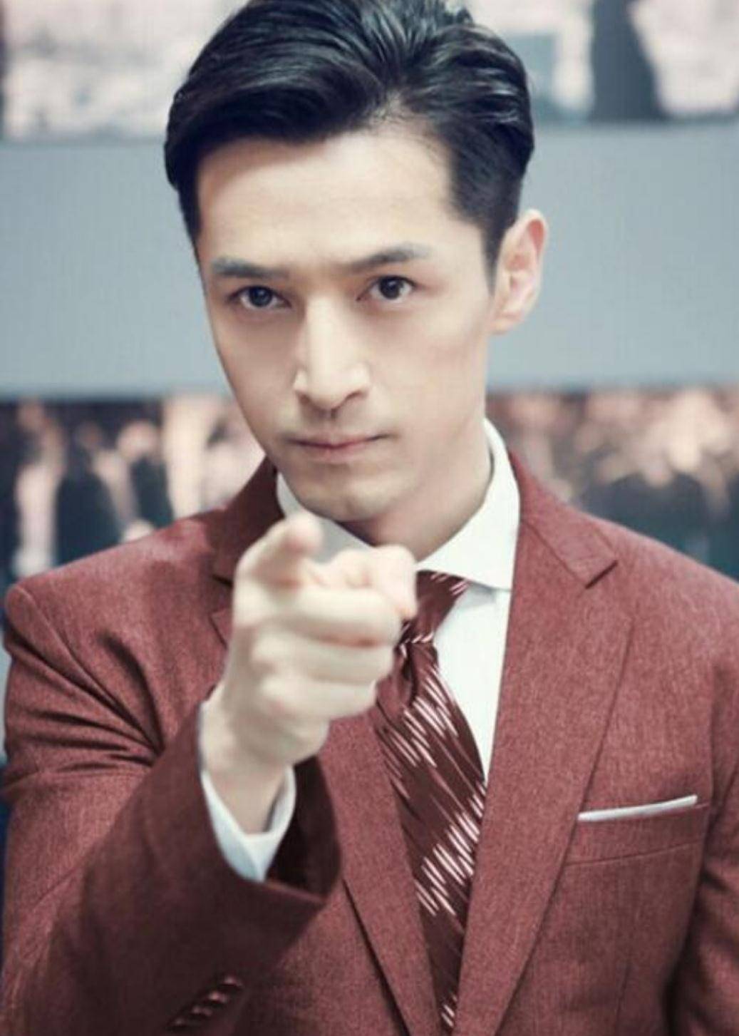 胡歌出道后,没有人说他演技不好,说明作为他们的学长还是不错的.