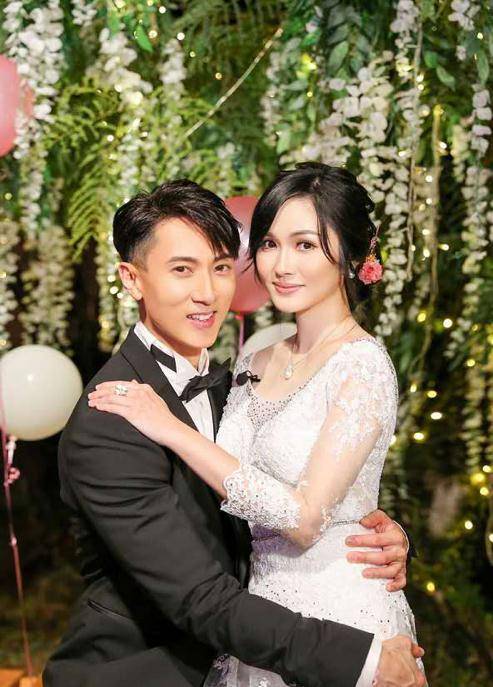 24年后,42岁林丽吟优雅动人,身材依旧完美_时尚_婚纱照_少女