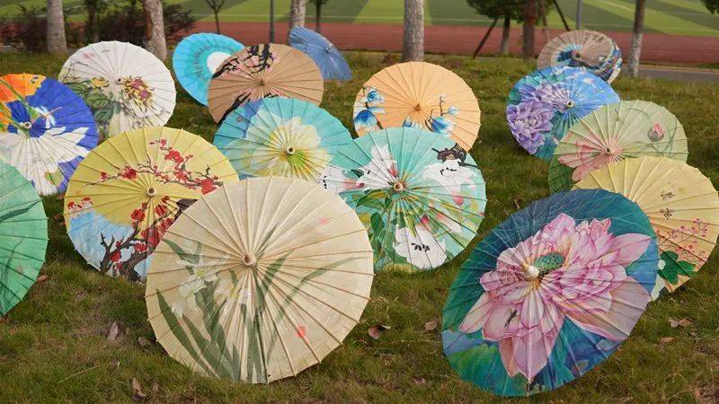 泸县二中实验学校首届校园中国风手绘油纸伞作品展举行_传承_文化