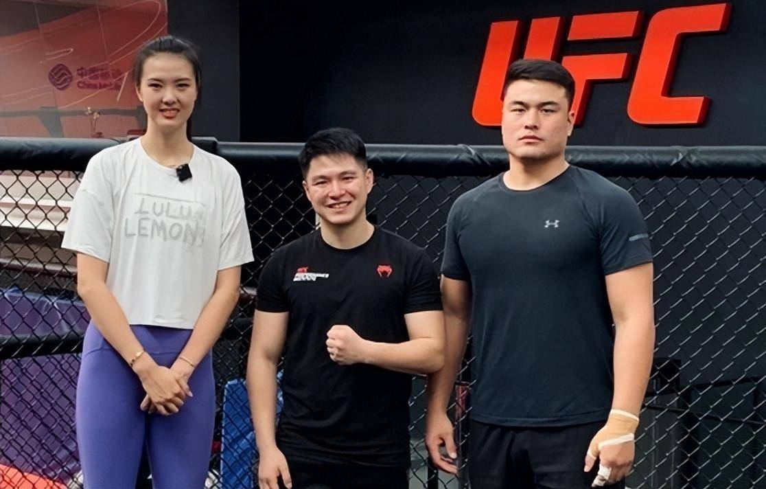 穿紧身衣秀傲人身材,结婚4个月有小肚腩_张伟丽_生活_训练